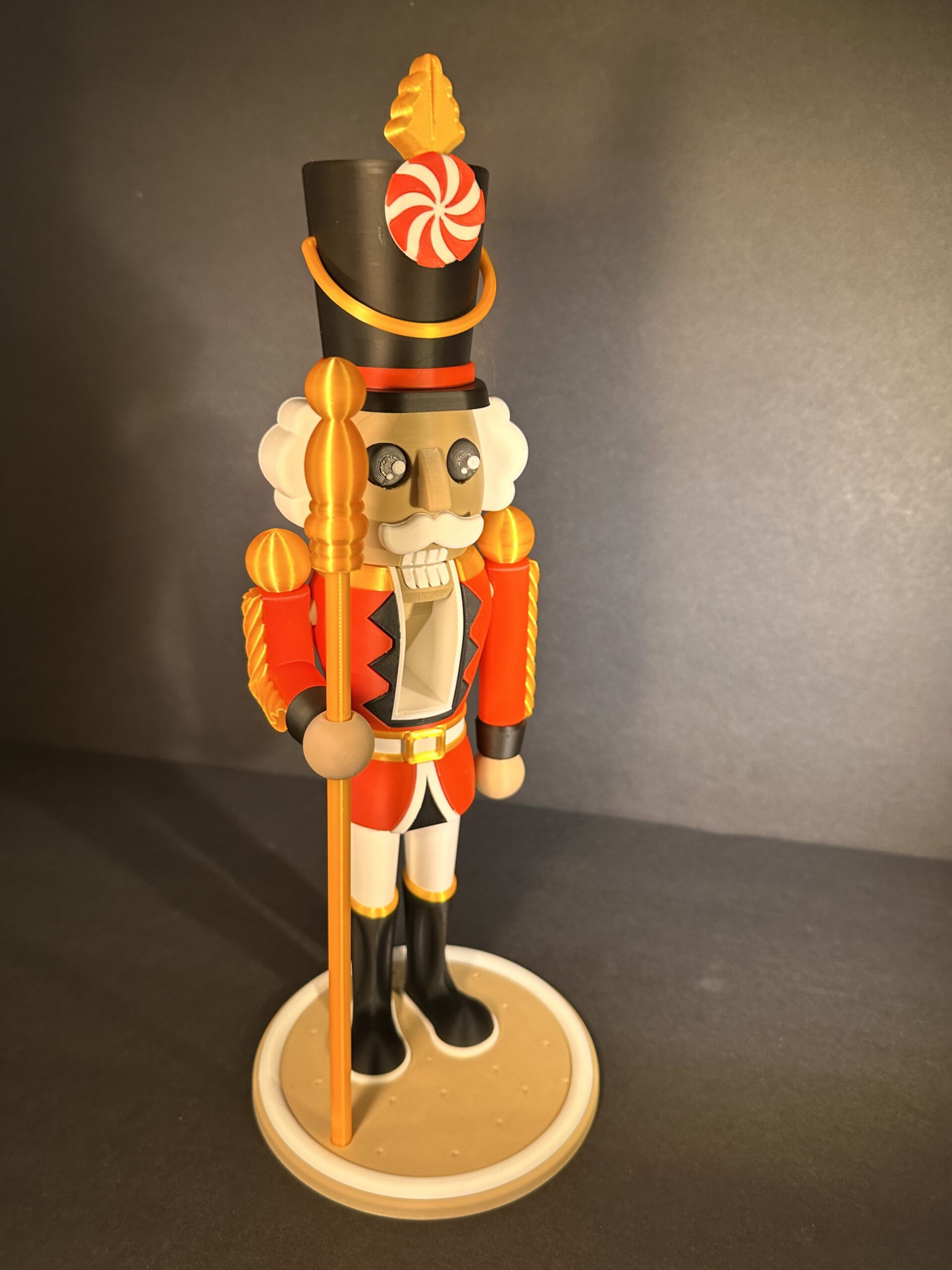 Nutcracker – Red
